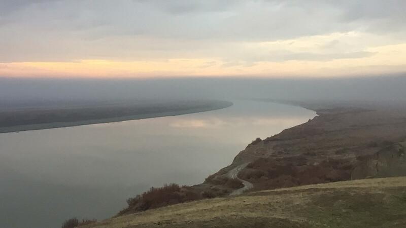 Syr Darya River downstream bluffs (Photo by Bernie Kuhajda/Tennessee Aquarium Conservation Institute)
