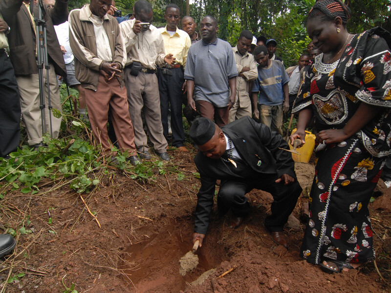 Mwami Stuka, a highly respected king in traditional Congolese governance structures, places the cornerstone for the GRACE sanctuary.