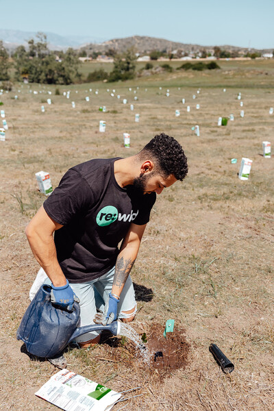 Volunteer for native plant restoration project at Santa Monica Mountains National Recreation Area.   Photo by Trey Krogh